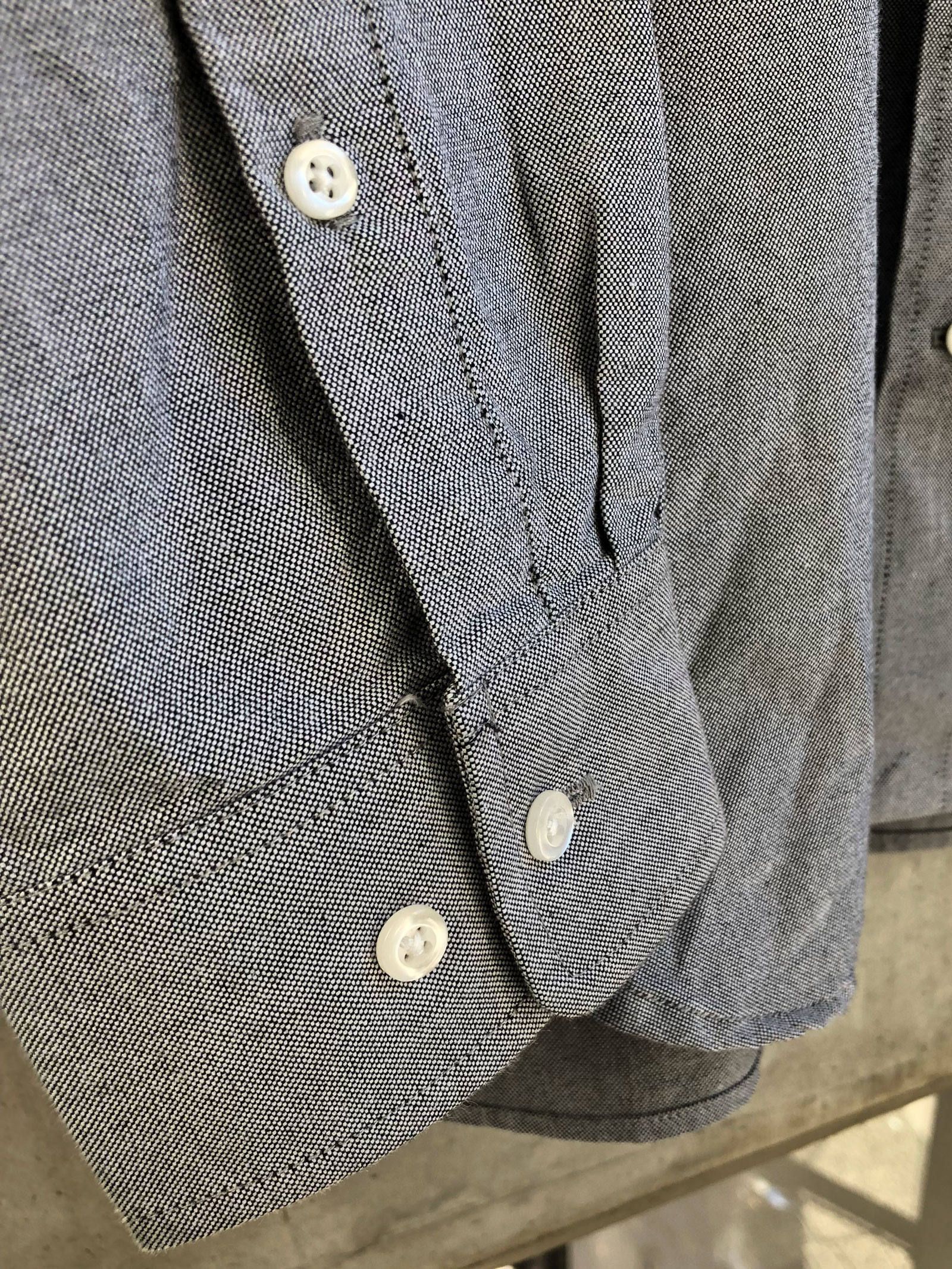 オックスフォードシャツ "ONEPERCENT LOCAL ART WORK" (グレイ) モデル【身長172cm、体重64kg 着用Lサイズ】