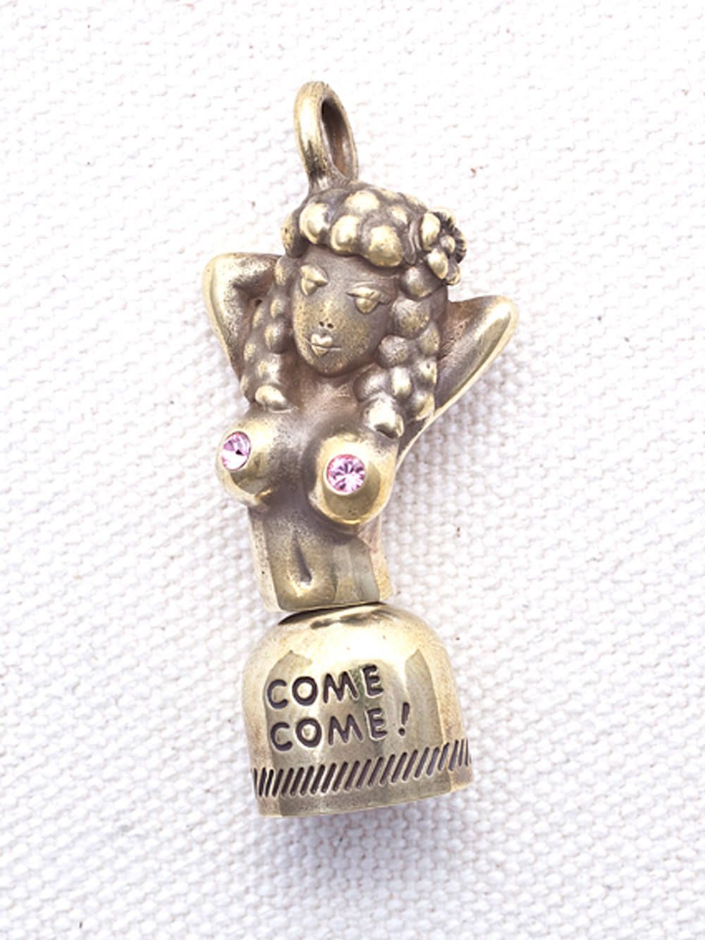 PEANUTS & CO. - COME COME BELL (BRASS) | SKANDA