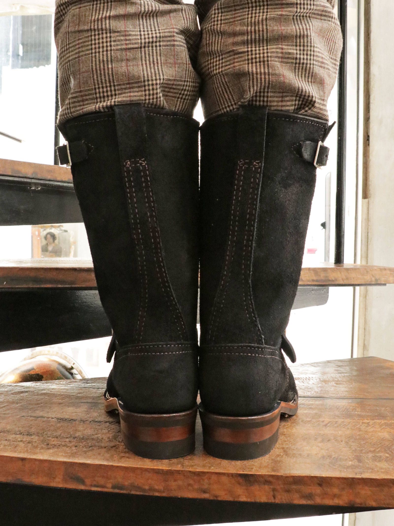 "BOSS" - 11inch HIGHT (BLACK "ROUGH OUT")