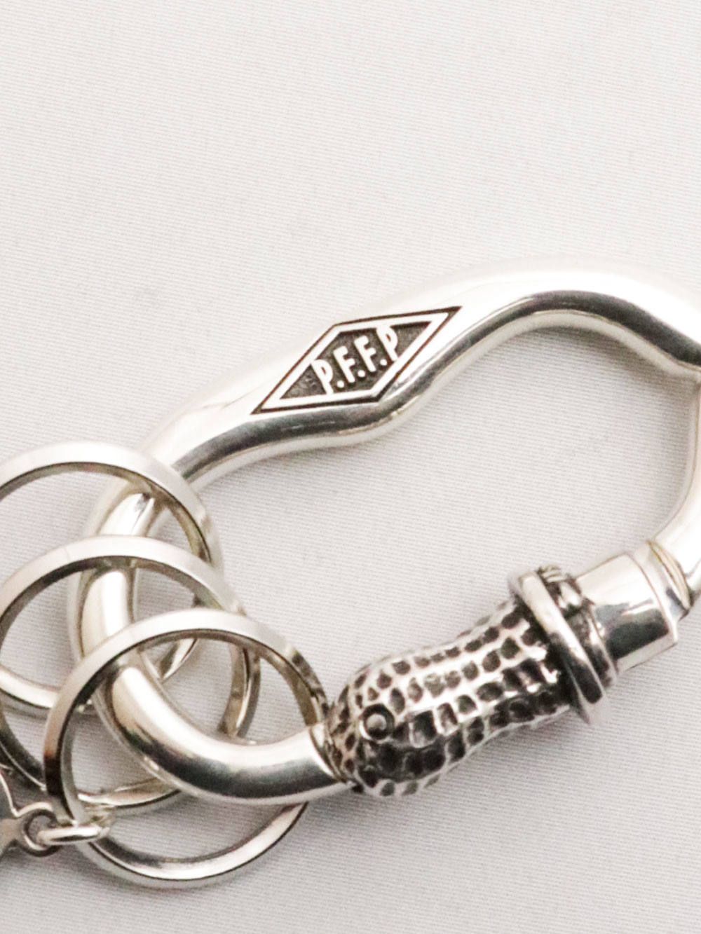 PEANUTS & CO. - BEROPEANUTS CARABINER (SILVER×COPPER) | SKANDA