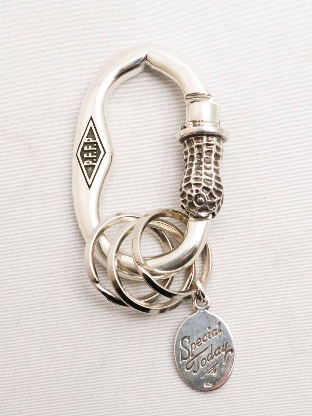 PEANUTS CARABINER (SILVER)