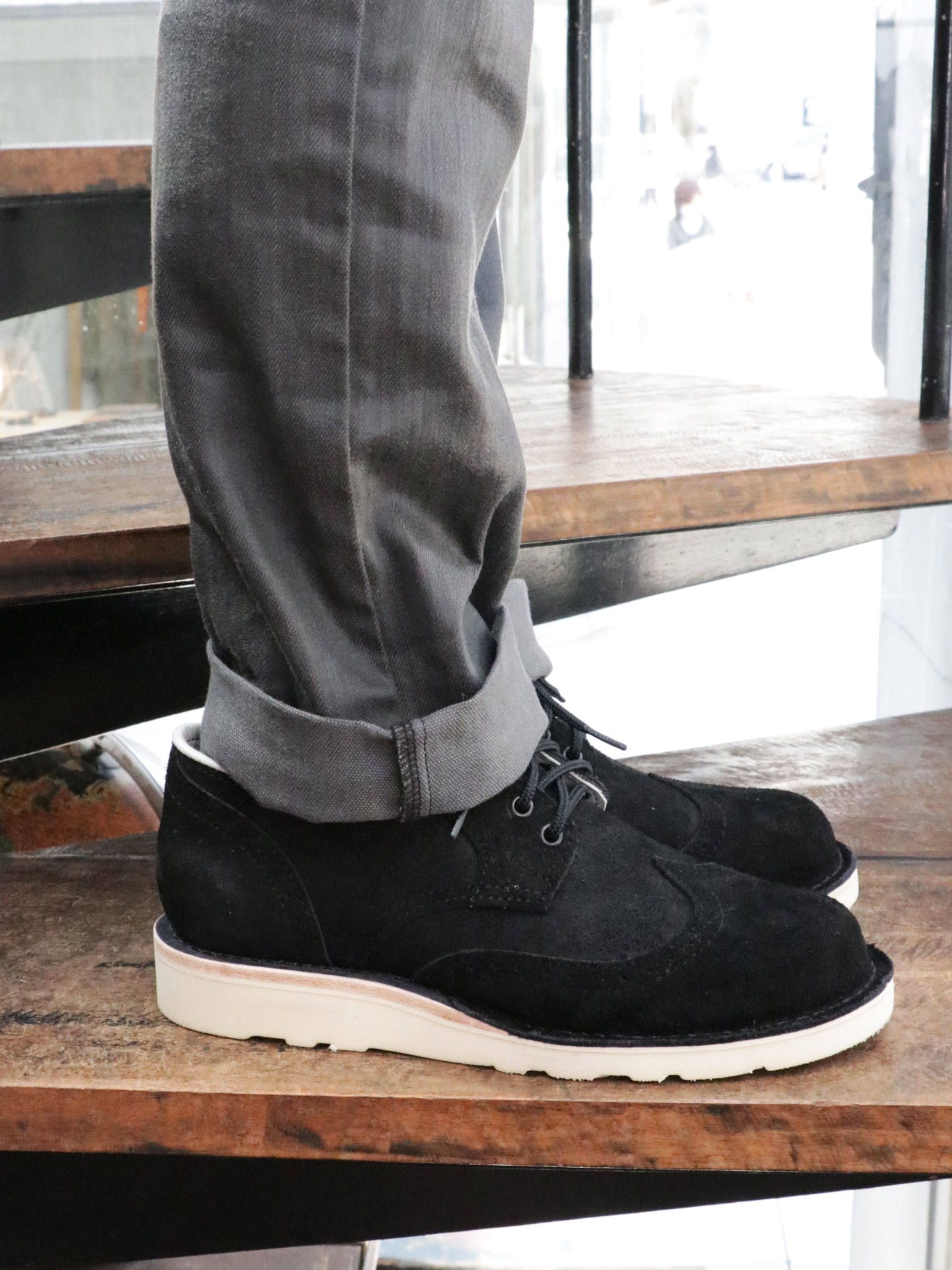 "ROBERT WILLIAM"  (BLACK"ROUGH OUT")