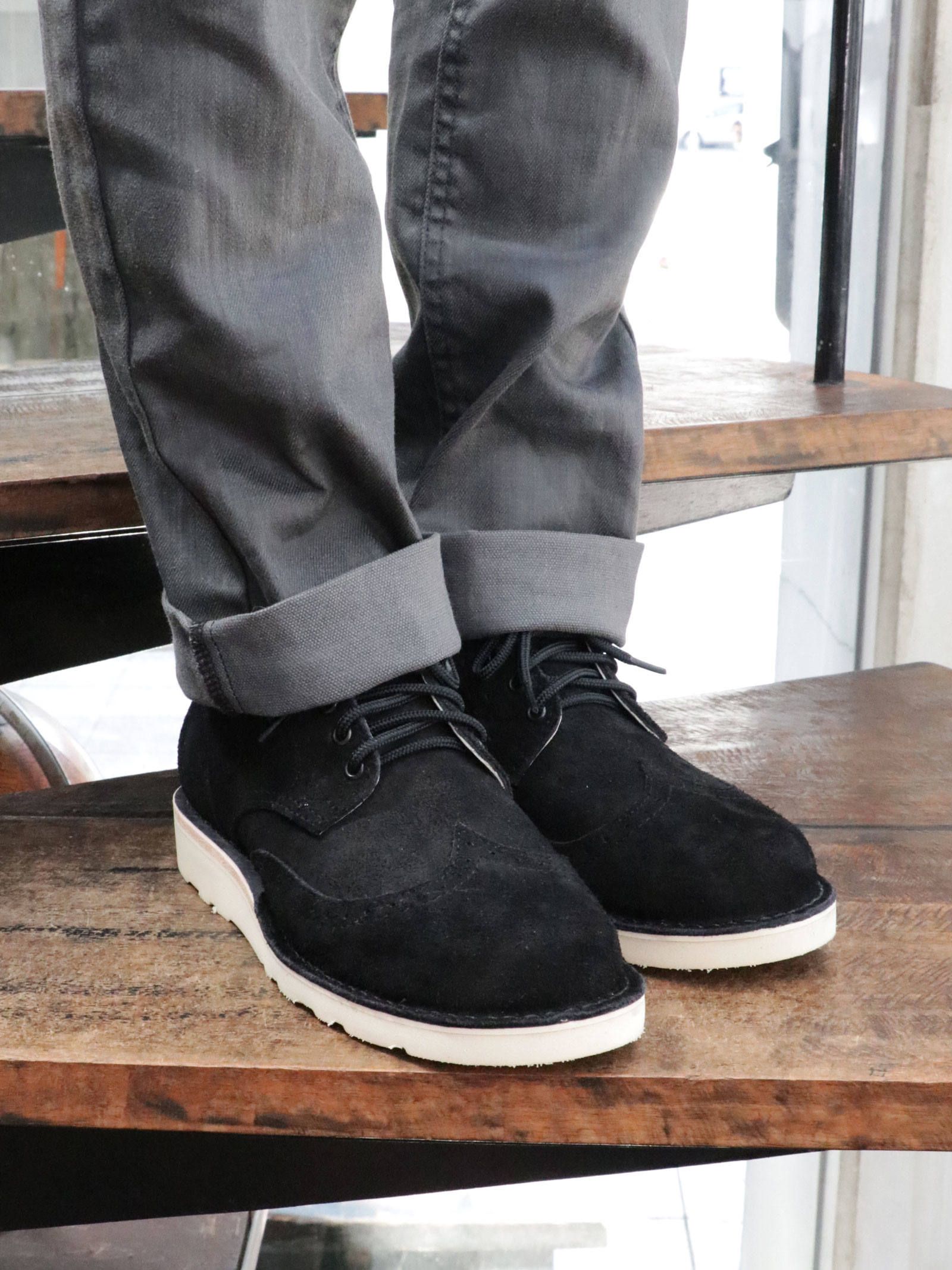 "ROBERT WILLIAM"  (BLACK"ROUGH OUT")