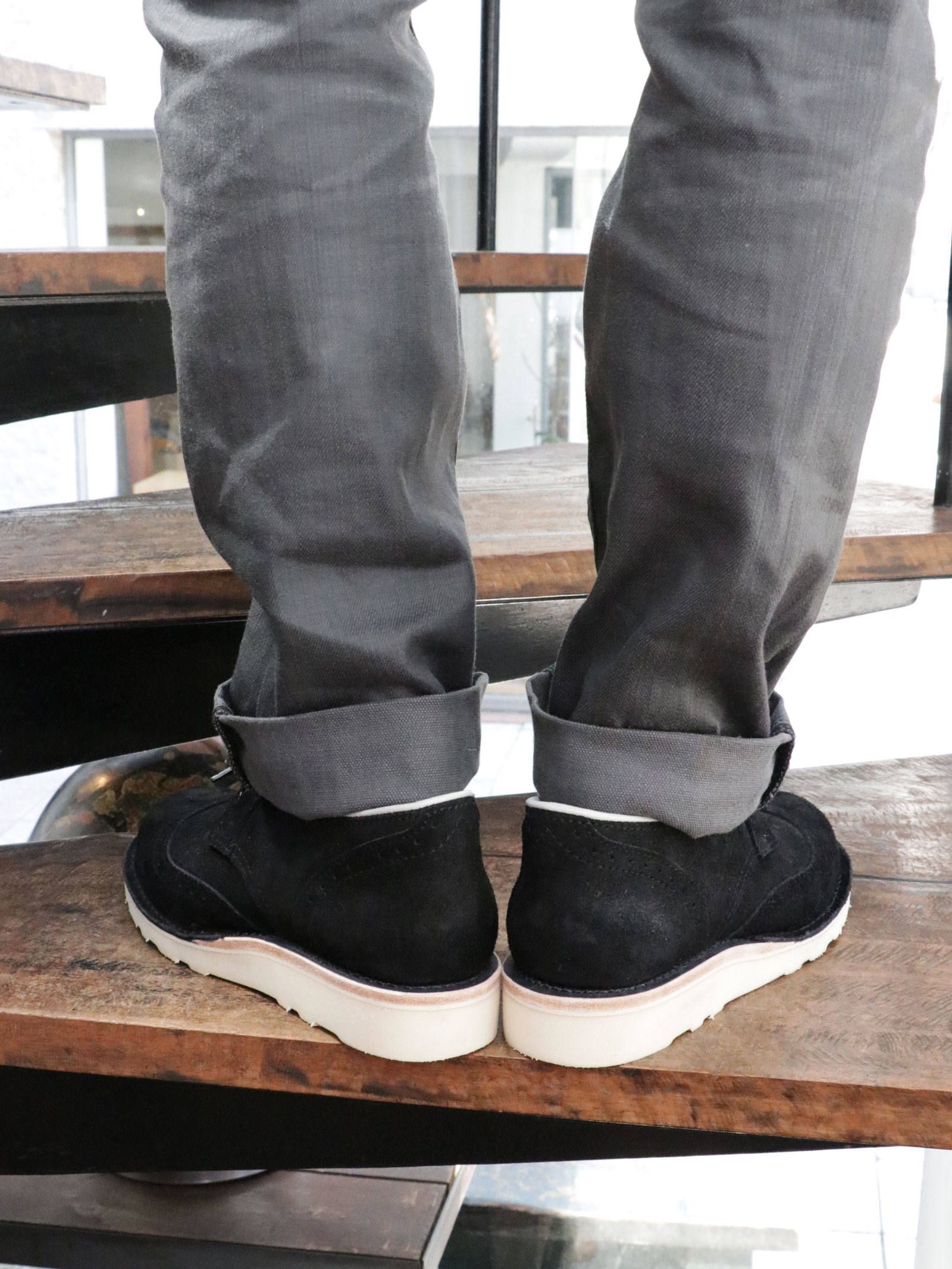 "ROBERT WILLIAM"  (BLACK"ROUGH OUT")