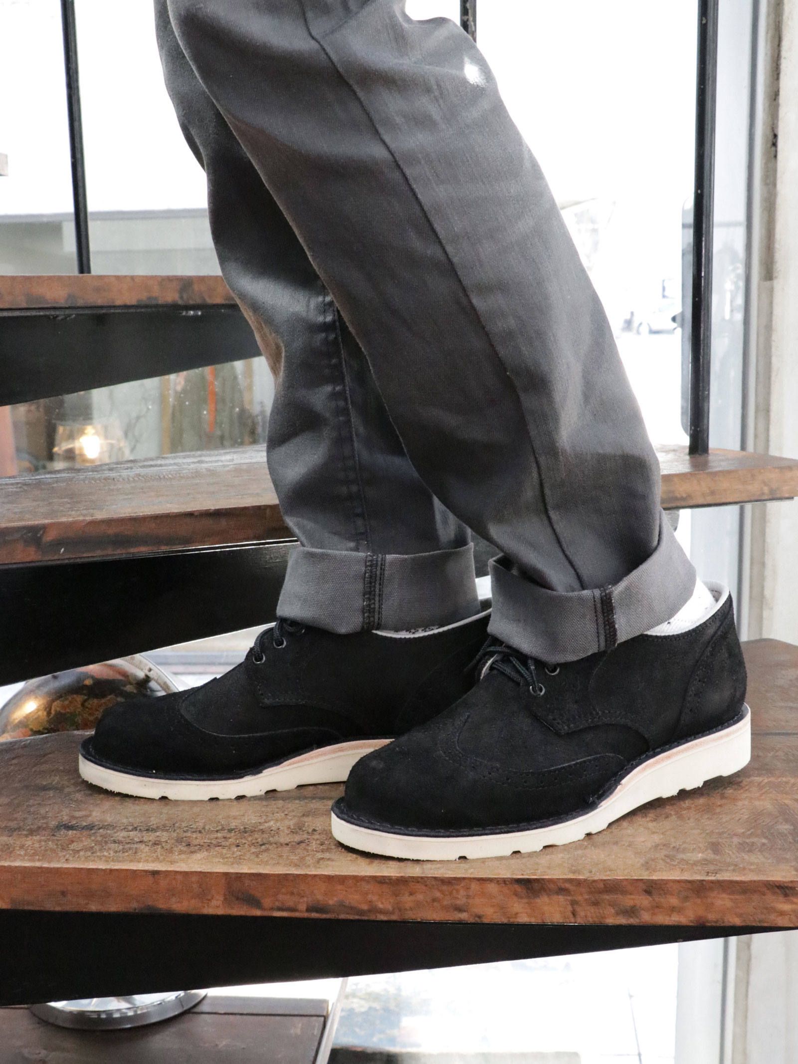 "ROBERT WILLIAM"  (BLACK"ROUGH OUT")
