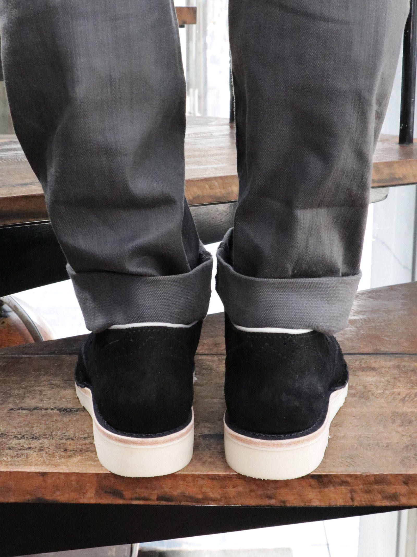 "ROBERT WILLIAM"  (BLACK"ROUGH OUT")
