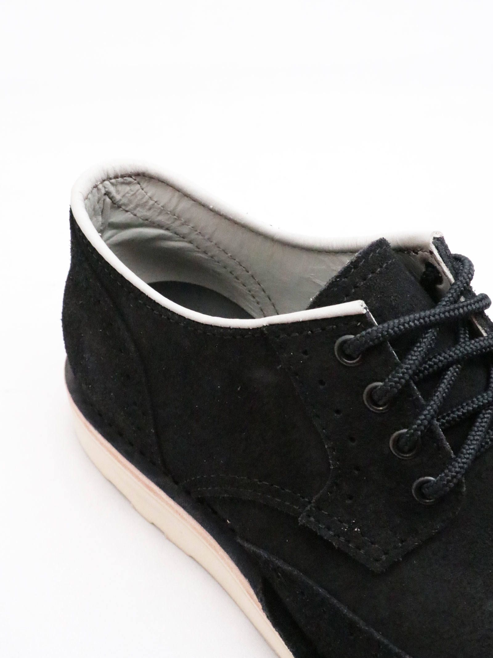 "ROBERT WILLIAM"  (BLACK"ROUGH OUT")