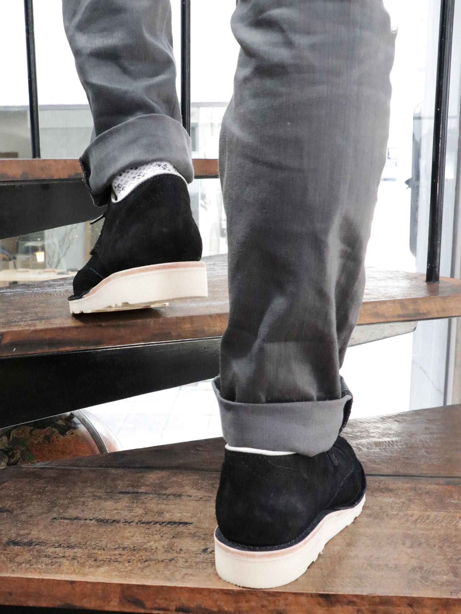 "ROBERT WILLIAM"  (BLACK"ROUGH OUT")