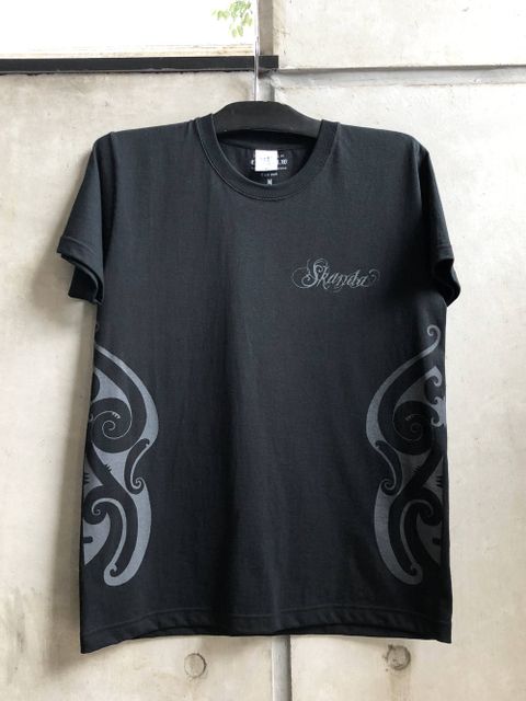 SKANDAオリジナルトライバルTシャツ (ブラック) / SKANDA ORIGNAL TRIBAL T-SHIRT (BLACK)