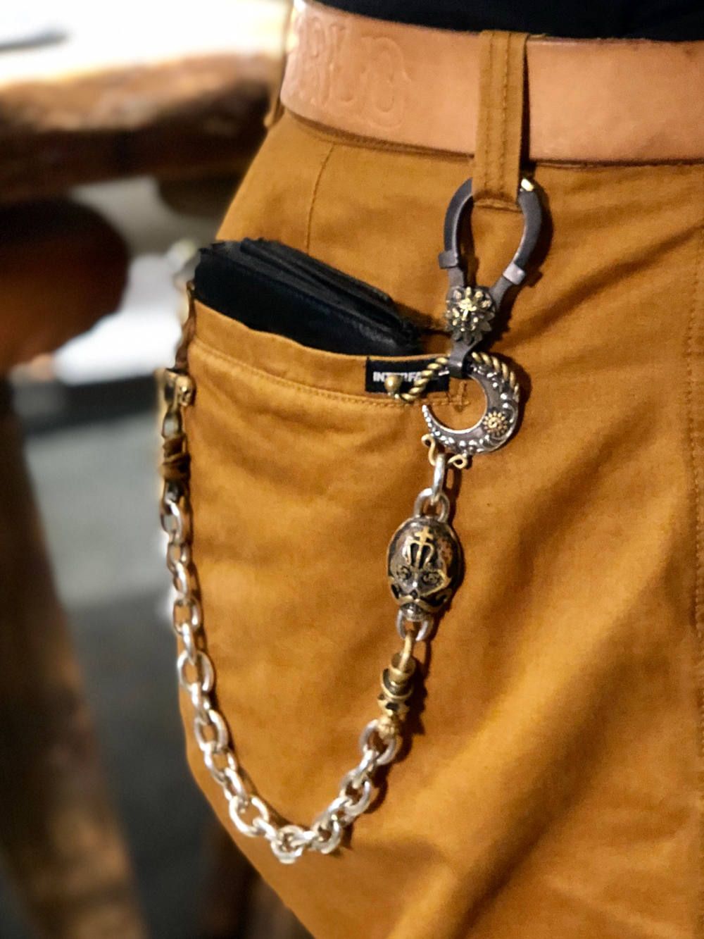 galcia - MUSTACHE SKULL KEYHOLDER (BRASS) | SKANDA