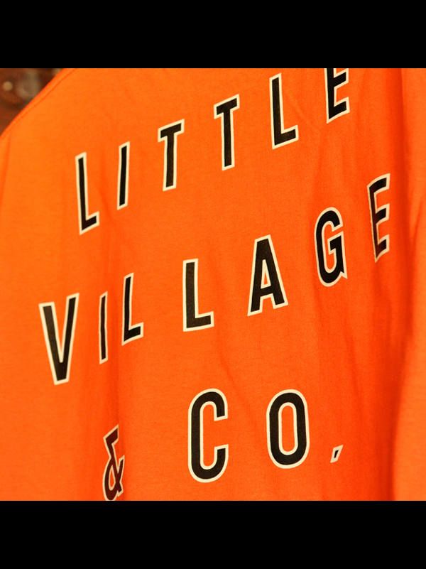 リトルビレッジ ロゴ Tシャツ (オレンジ) / "LITTLE VILLAGE & CO" LOGO TEE (ORANGE)