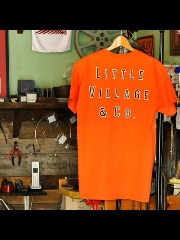 リトルビレッジ ロゴ Tシャツ (オレンジ) / "LITTLE VILLAGE & CO" LOGO TEE (ORANGE)