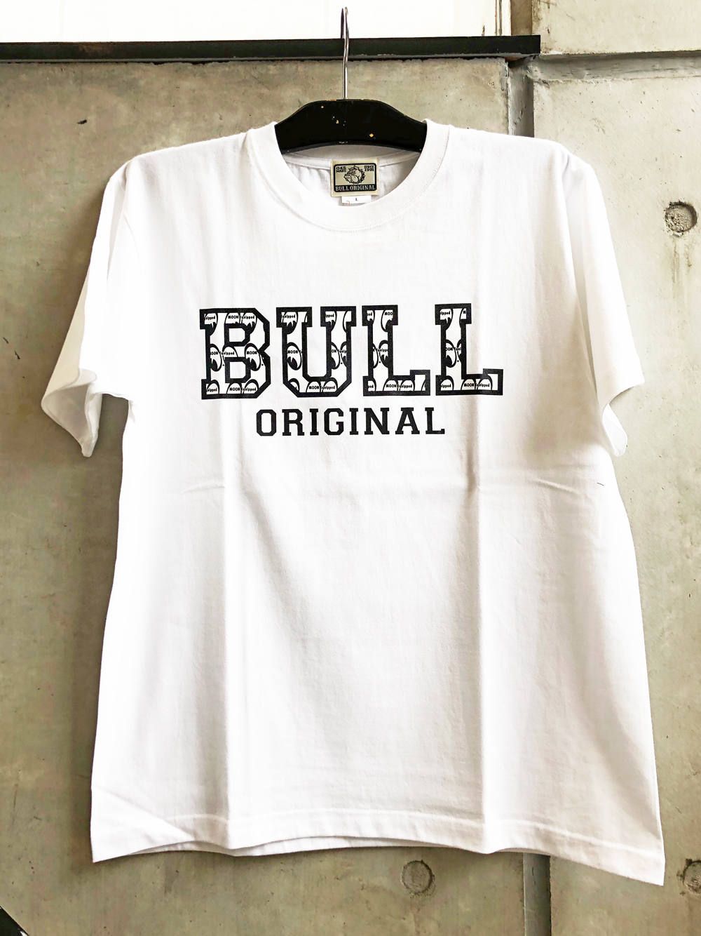 ムーンアイズ×ブルオリジナルTシャツ(ホワイト) / MOONEYES×BULLORIGINAL TEE (WHITE)