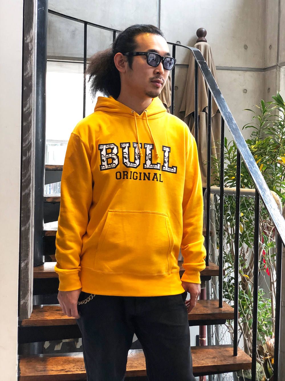 ムーンアイズ×ブルオリジナル フーディ (イエロー) / MOONEYES×BULLORIGINAL FOODY (YELLOW)