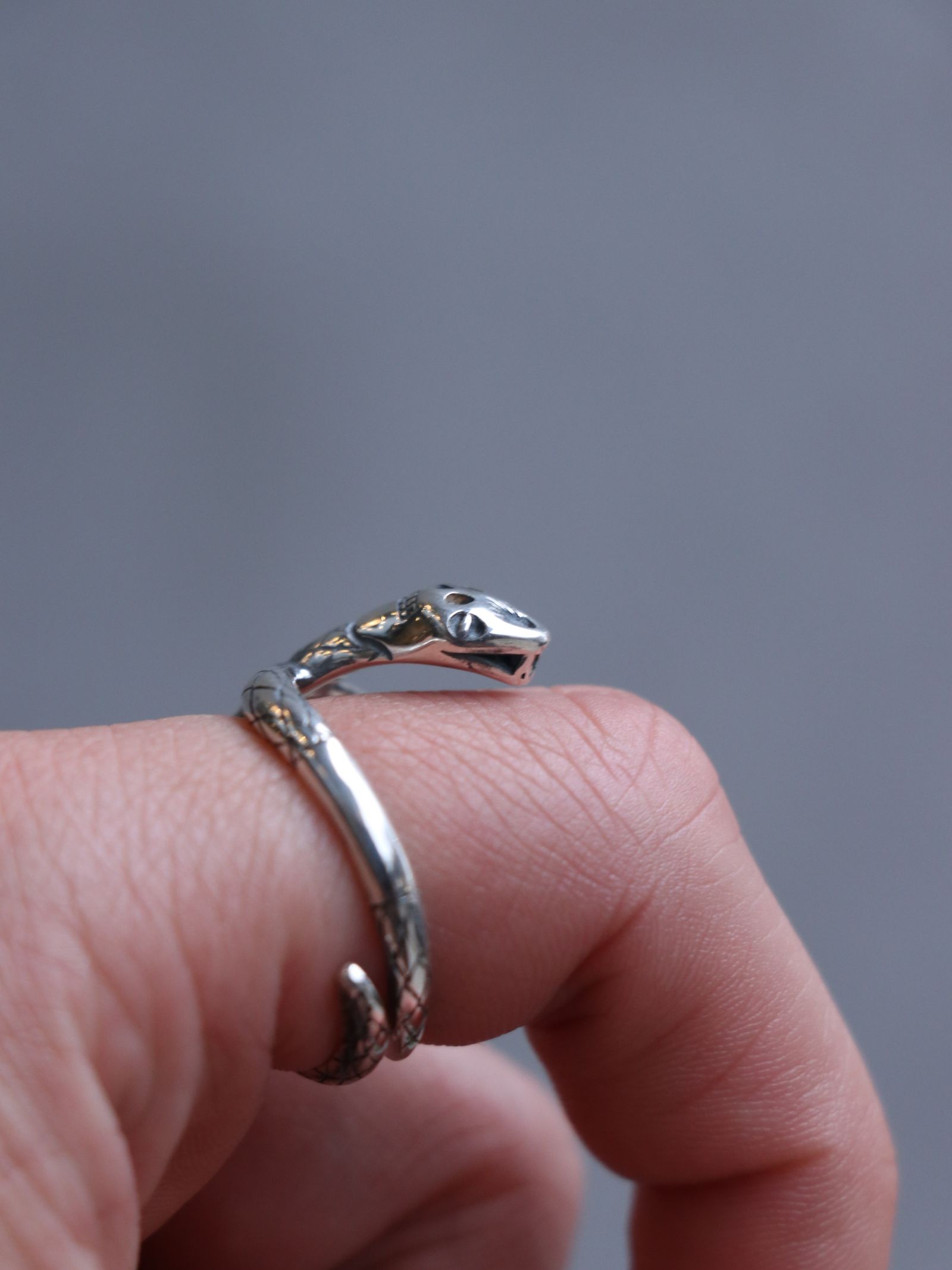 "SKANDA×galcia" CROSS SNEAK RING (SILVER925)