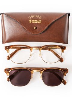 FLIP UP GLASS (BROWN FRAME x BROWN LENS)