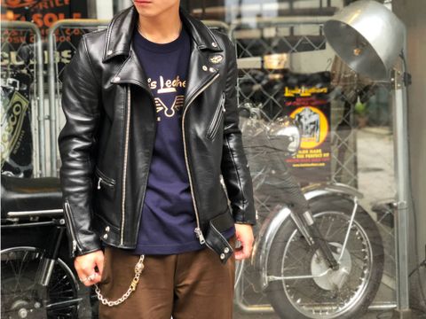 Lewis Leathersはインナーにも。