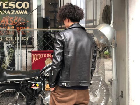 Lewis Leathersはインナーにも。
