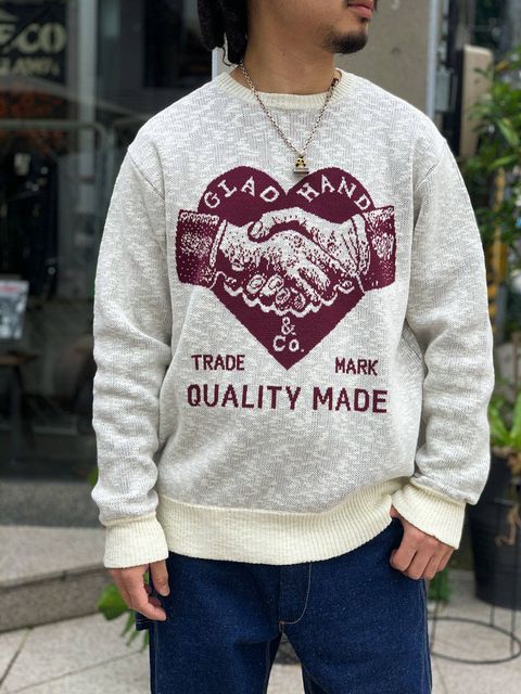 "春ニットをシンプルに着こなす"