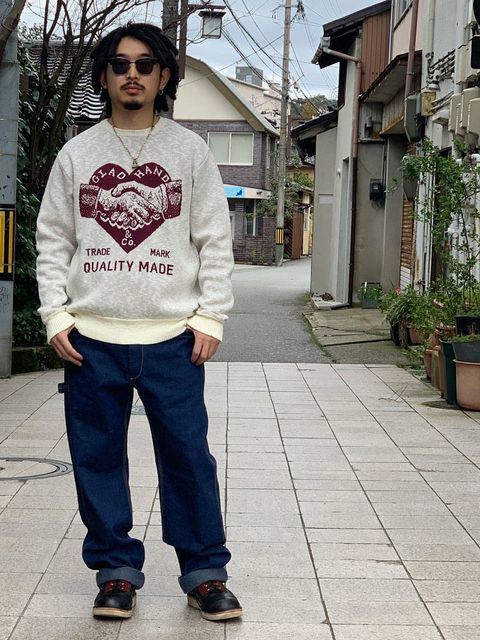 "春ニットをシンプルに着こなす"