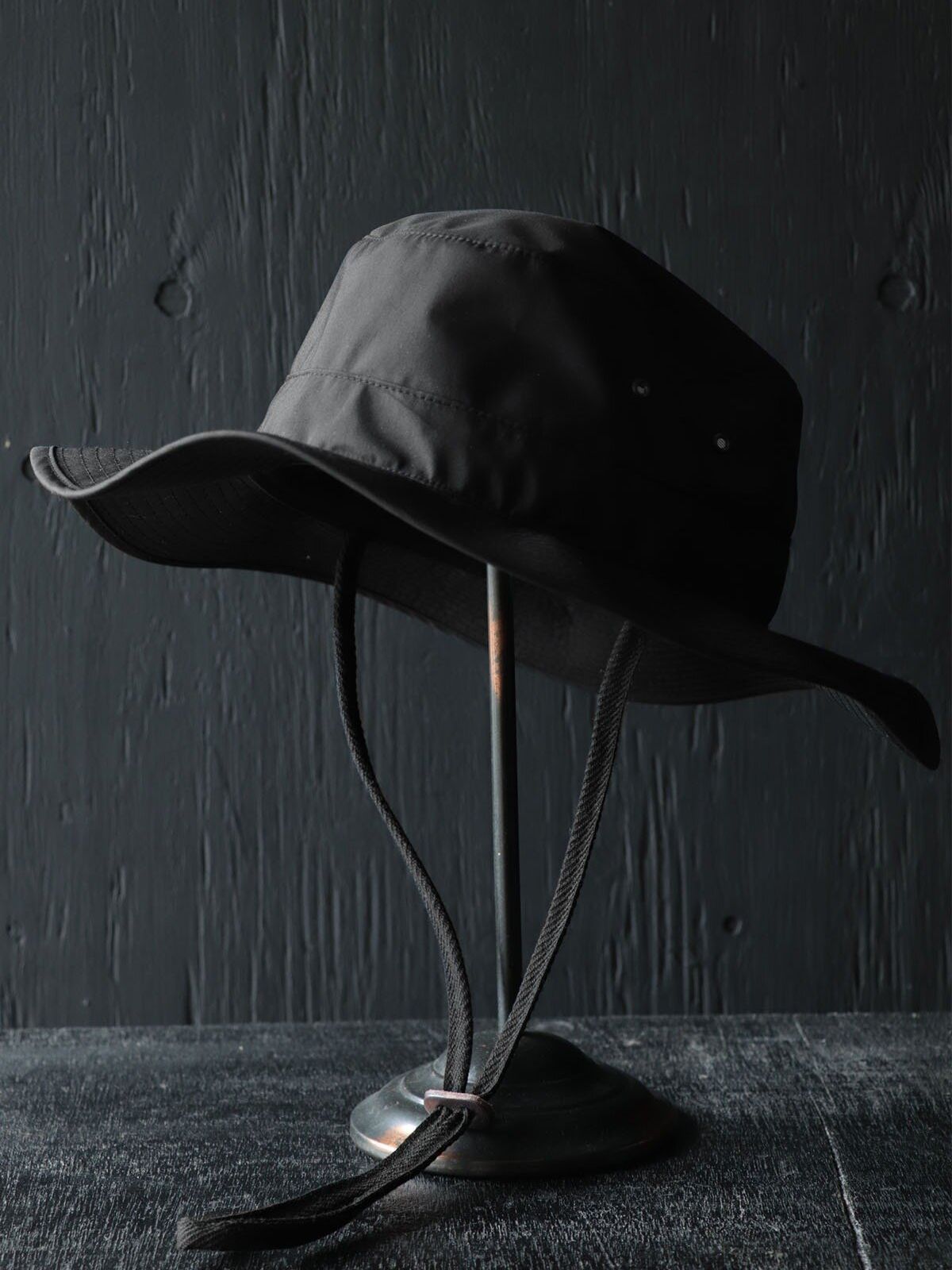 BLACK SIGN - Slicker Hat (Cloud Black) | SKANDA