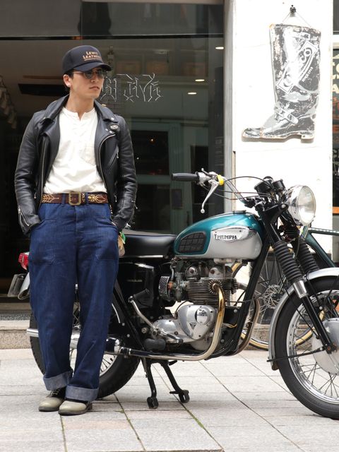 レザー×デニム×スタッズベルト