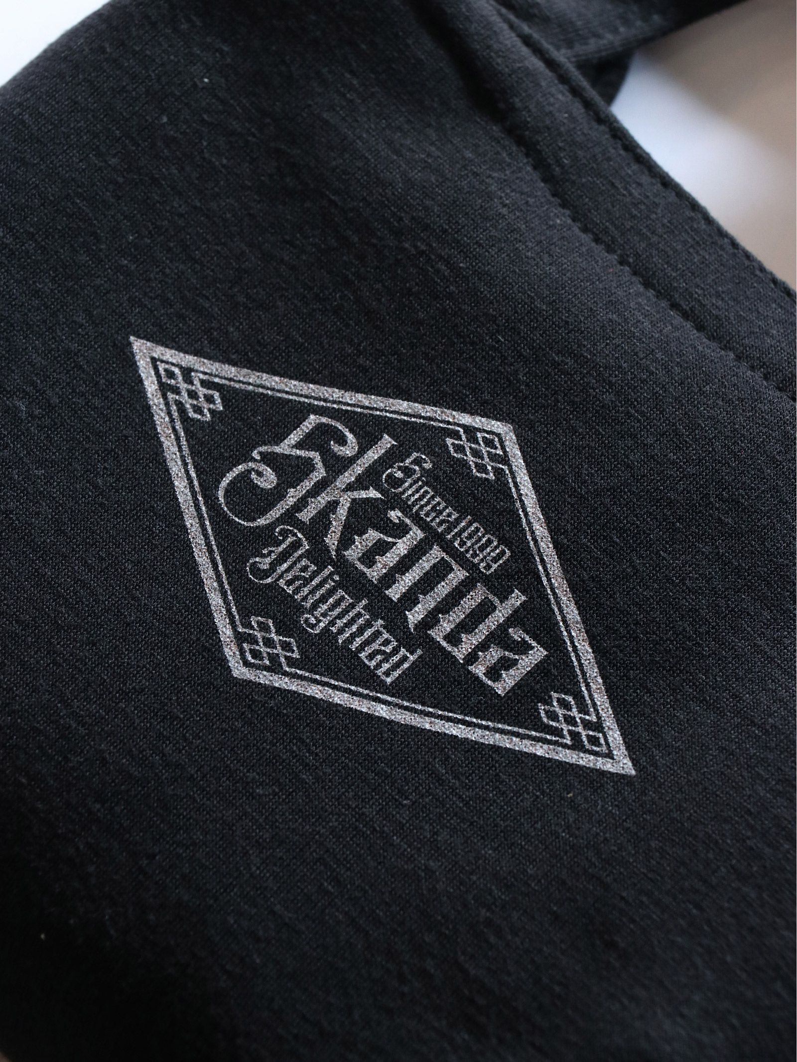"SOLUA" SMOOTH BLANKET- (SMALL) (BLACK,NAVY,RED)