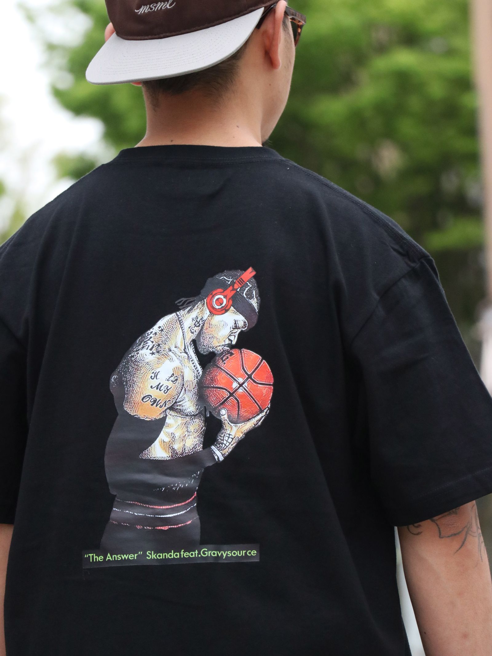”SKANDA×GRAVYSOURCE” W-NAME TEE (BLACK)