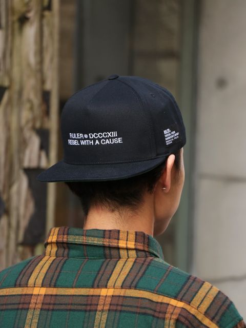 春のチェックシャツコーデ。 暑ければ脱いでTシャツ1枚で。