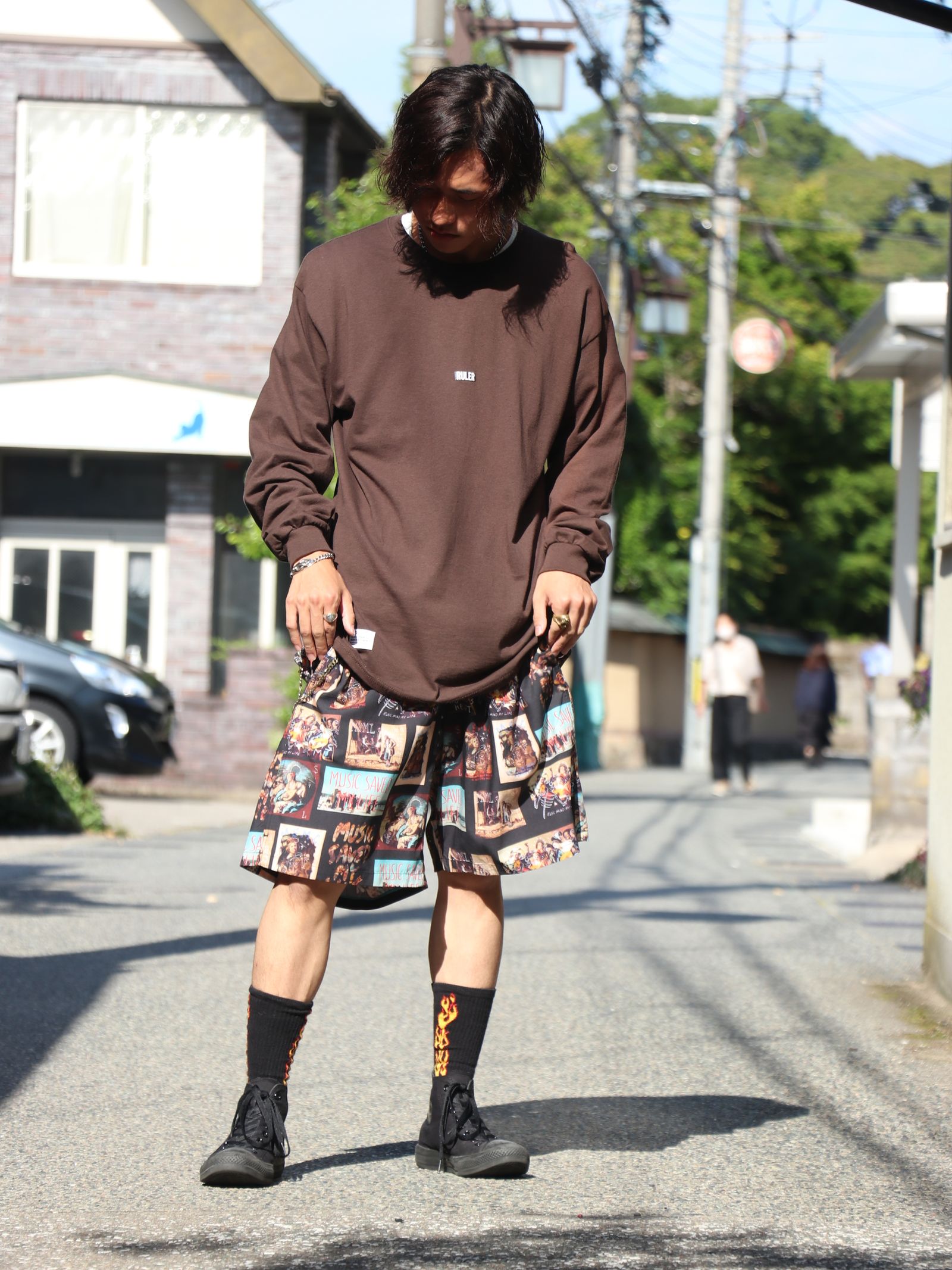 今の季節にピッタリなロンT×ショーツ