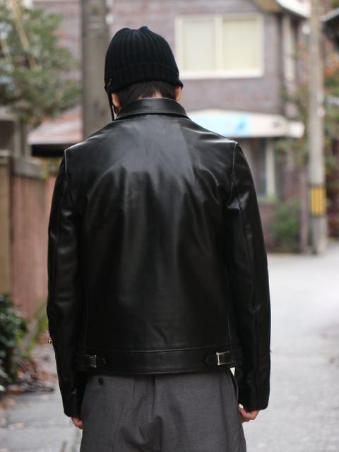 ライダース×スラックスで大人カジュアルに