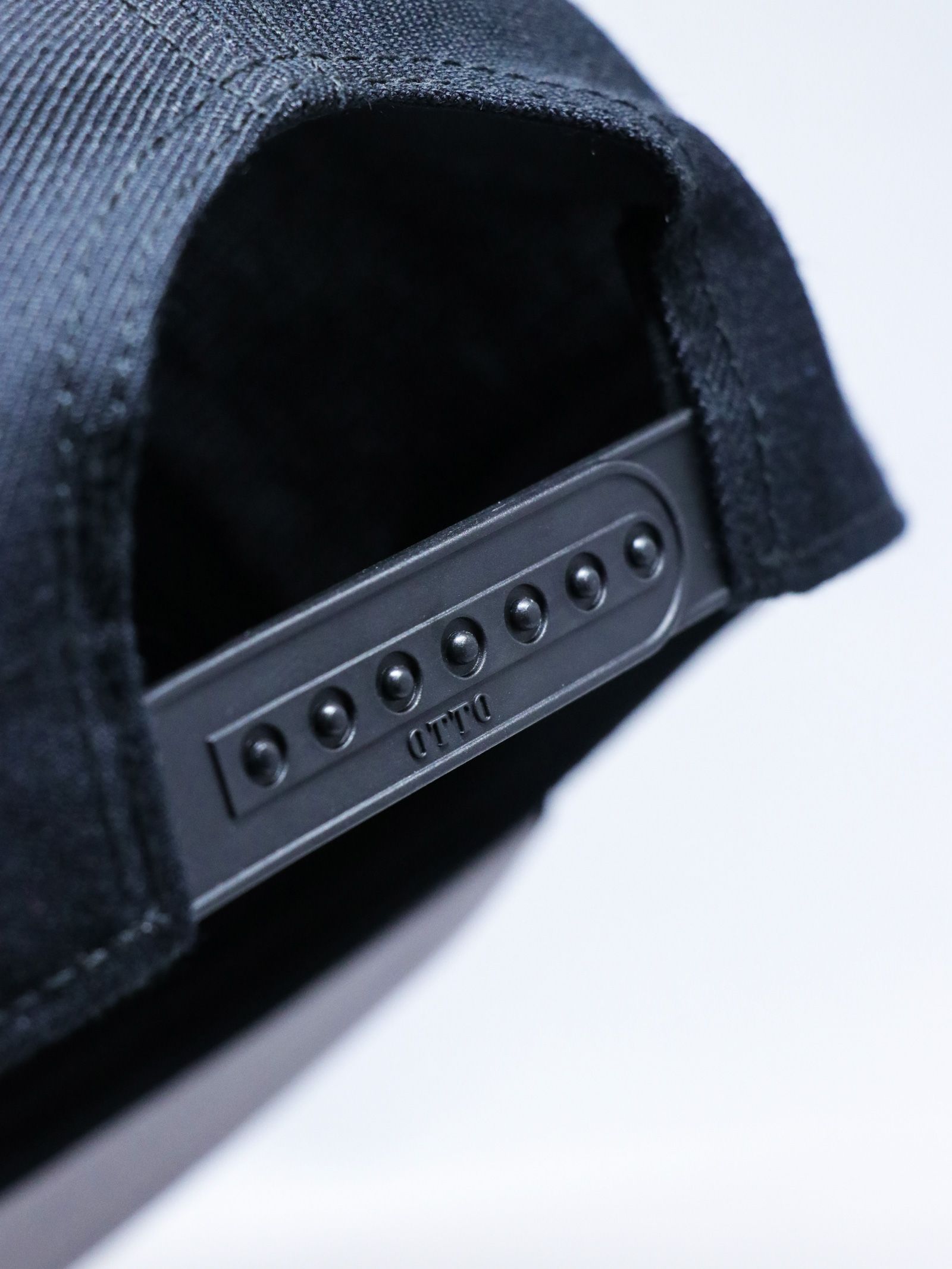 MOZYSKEY×SKANDA "疾風迅雷"CAP (BLACK×WHITE)