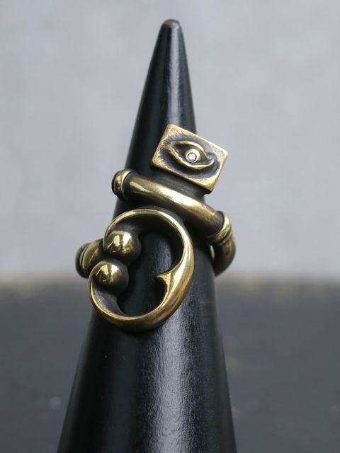 LOOKING EE RING (BRASS×CLEAR STONE）