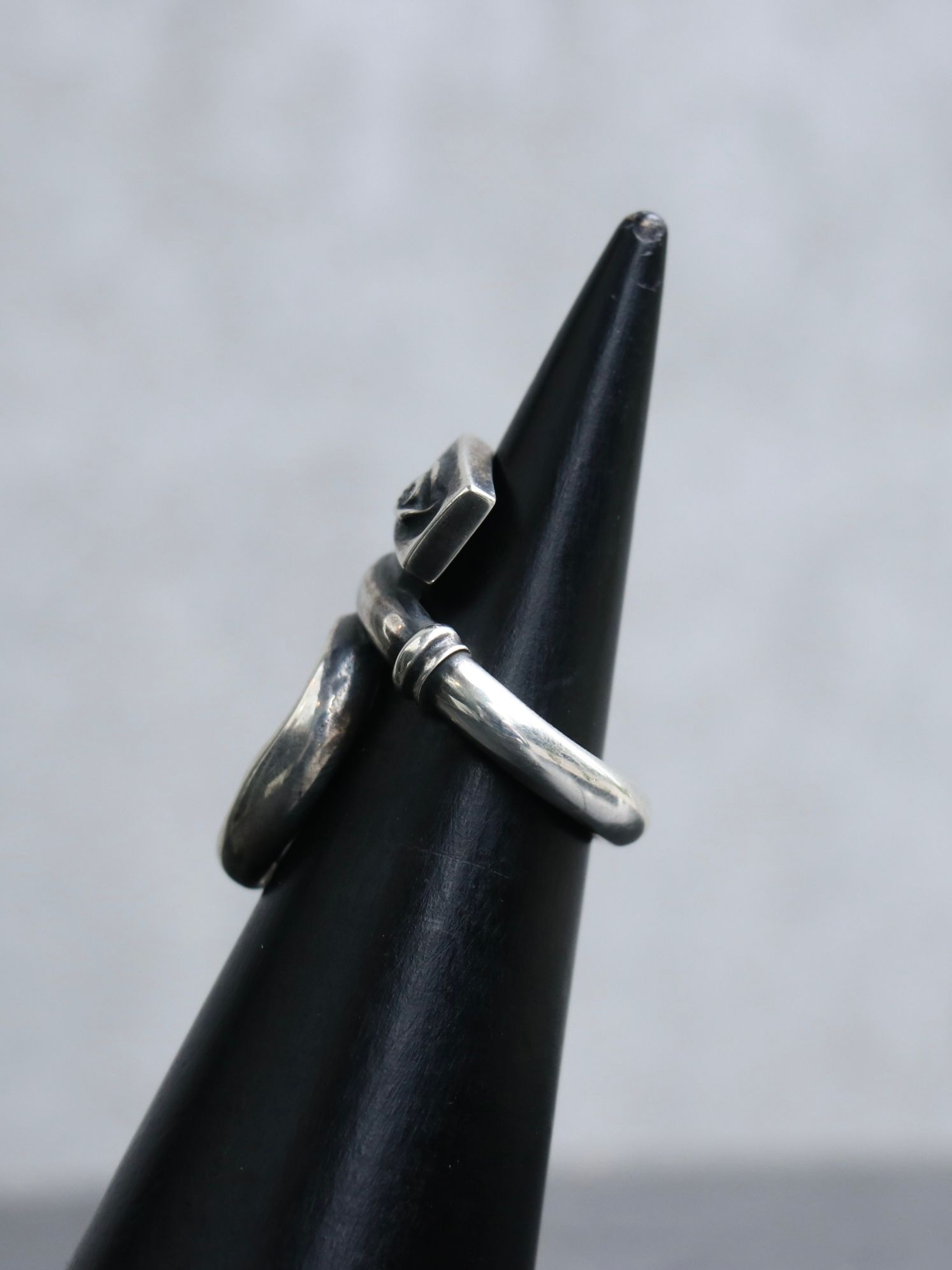 LOOKING EYE RING (SILVER925×CLEAR STONE）
