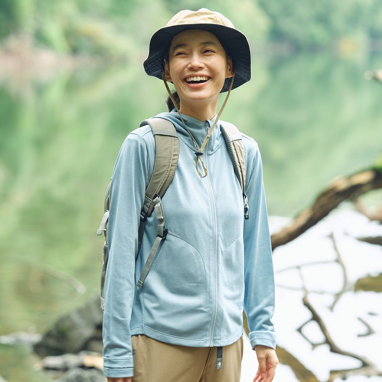 SCウィンドパスフーディ (Women’s)/ライトブルー