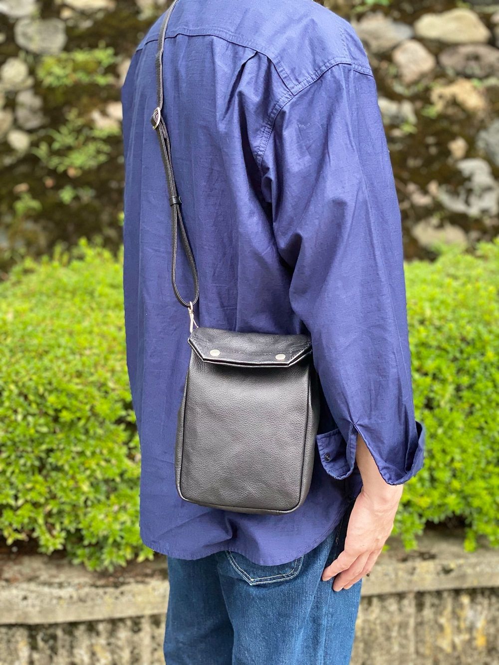 人気 Slow gasmask shoulder bag