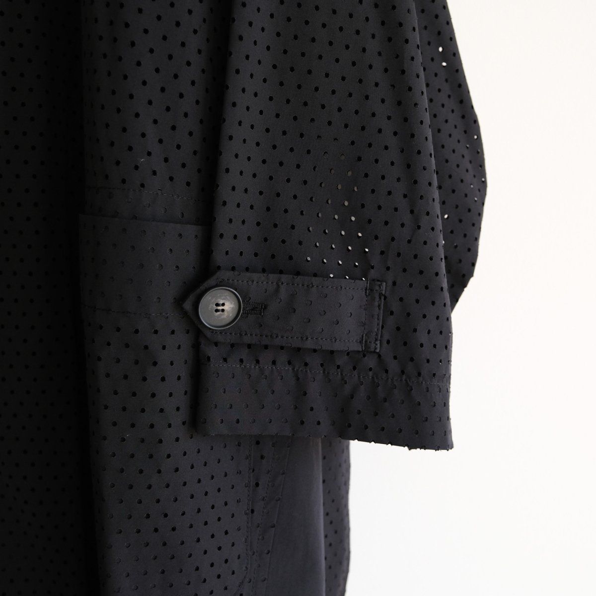 『COAT:FULL OF HOLES』