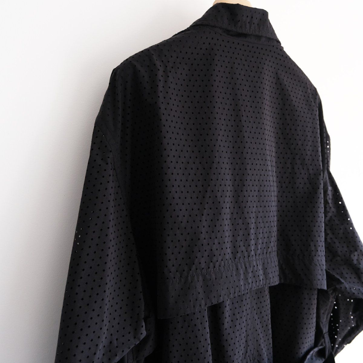 『COAT:FULL OF HOLES』