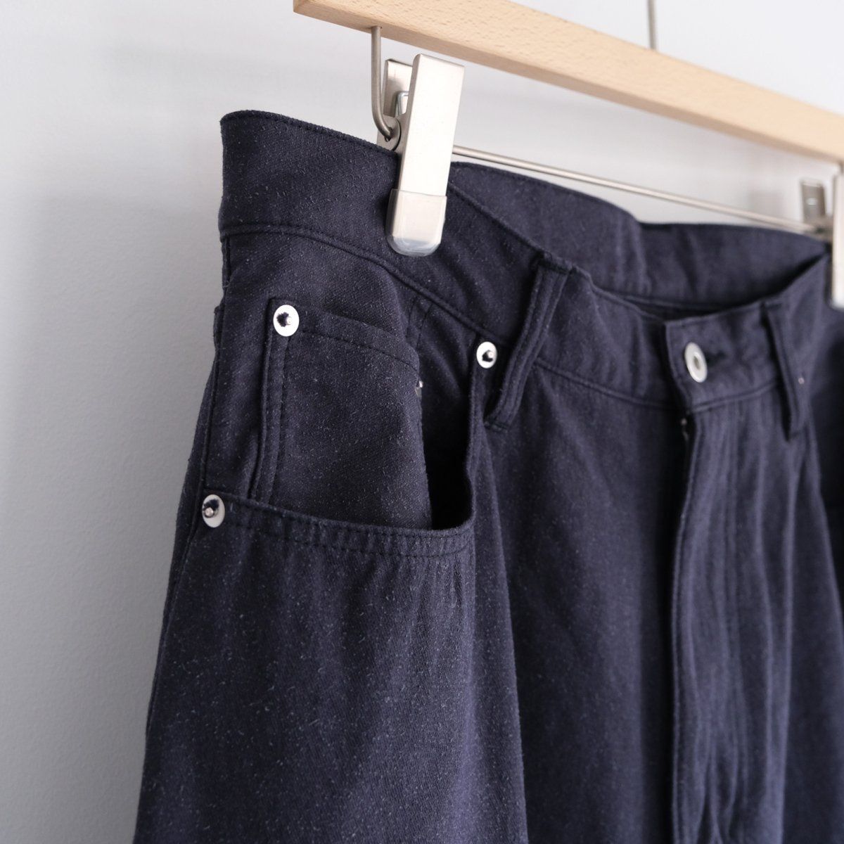 URU - 『COTTON SILK - 5 POCKET PANTS』-パンツ-（ NAVY