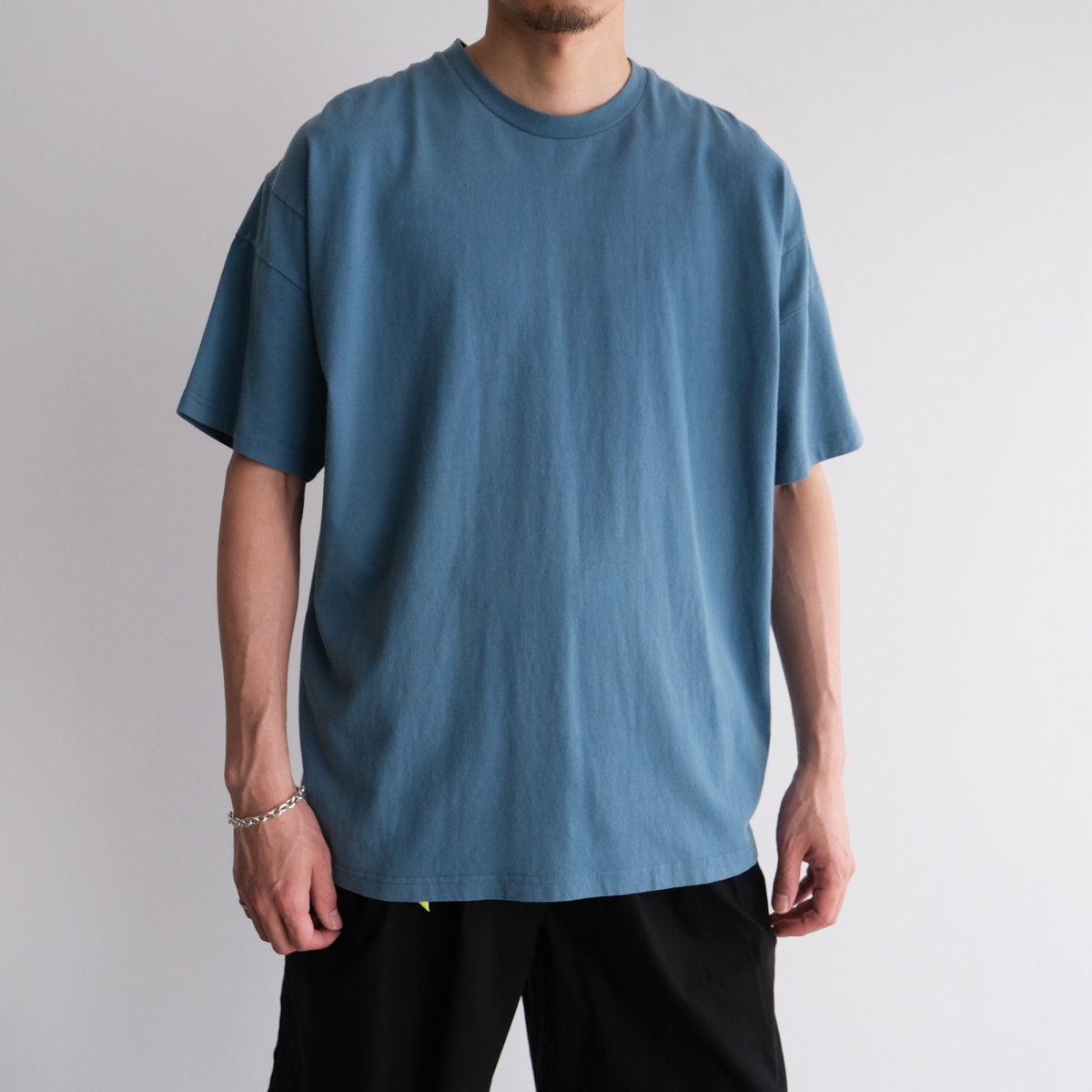 『NATURAL PIGMENT OVERSIZED TEE』-Tシャツ-（BLUE / ブルー）