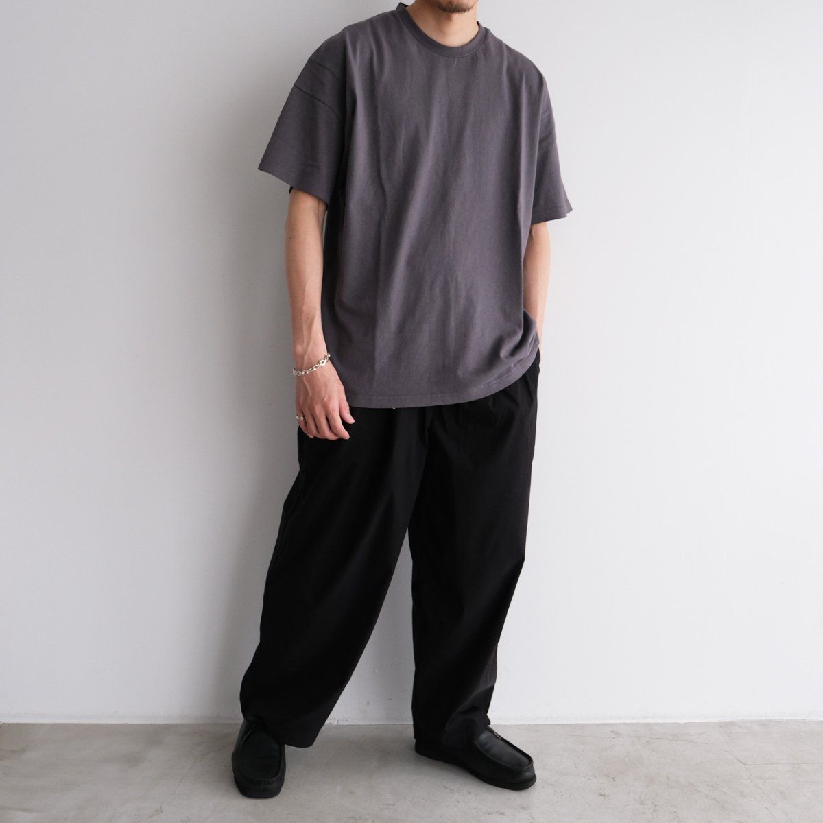 『NATURAL PIGMENT OVERSIZED TEE』-Tシャツ-（CHARCOAL / チャコール）