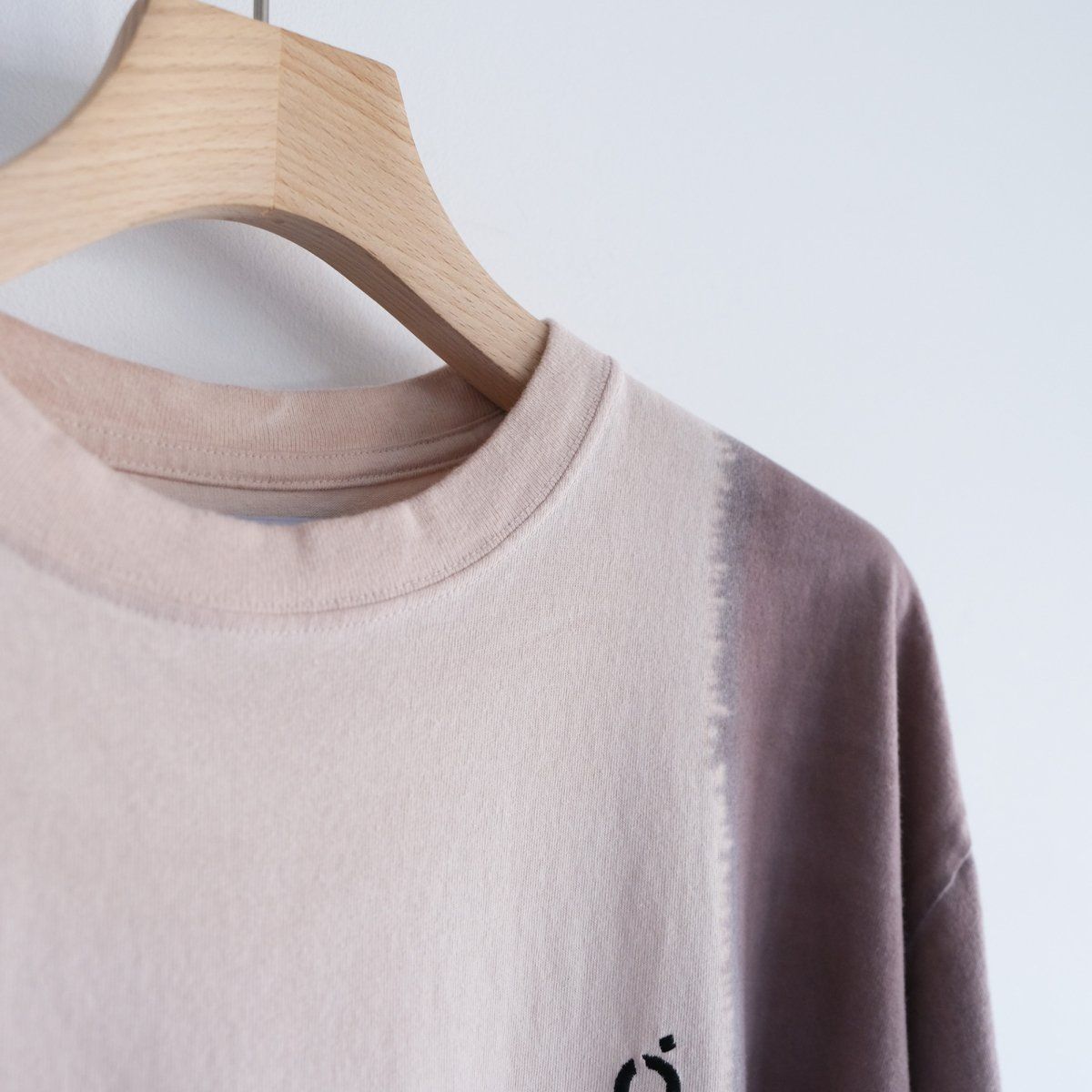 『HAND DYED TWIST TEE』