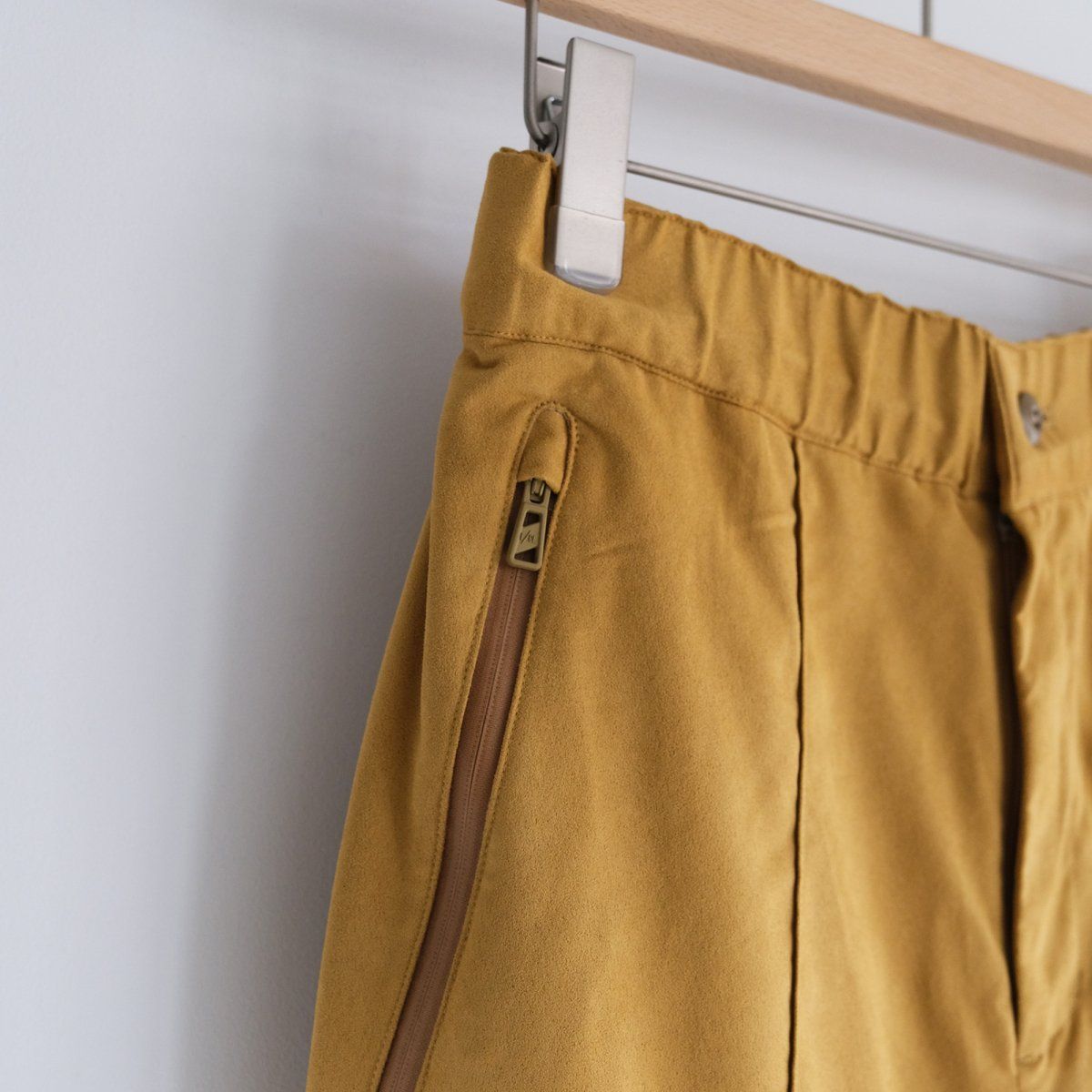 残り1点『SOLO SUEDE FLARE PANTS』-パンツ-（CAMEL / キャメル）