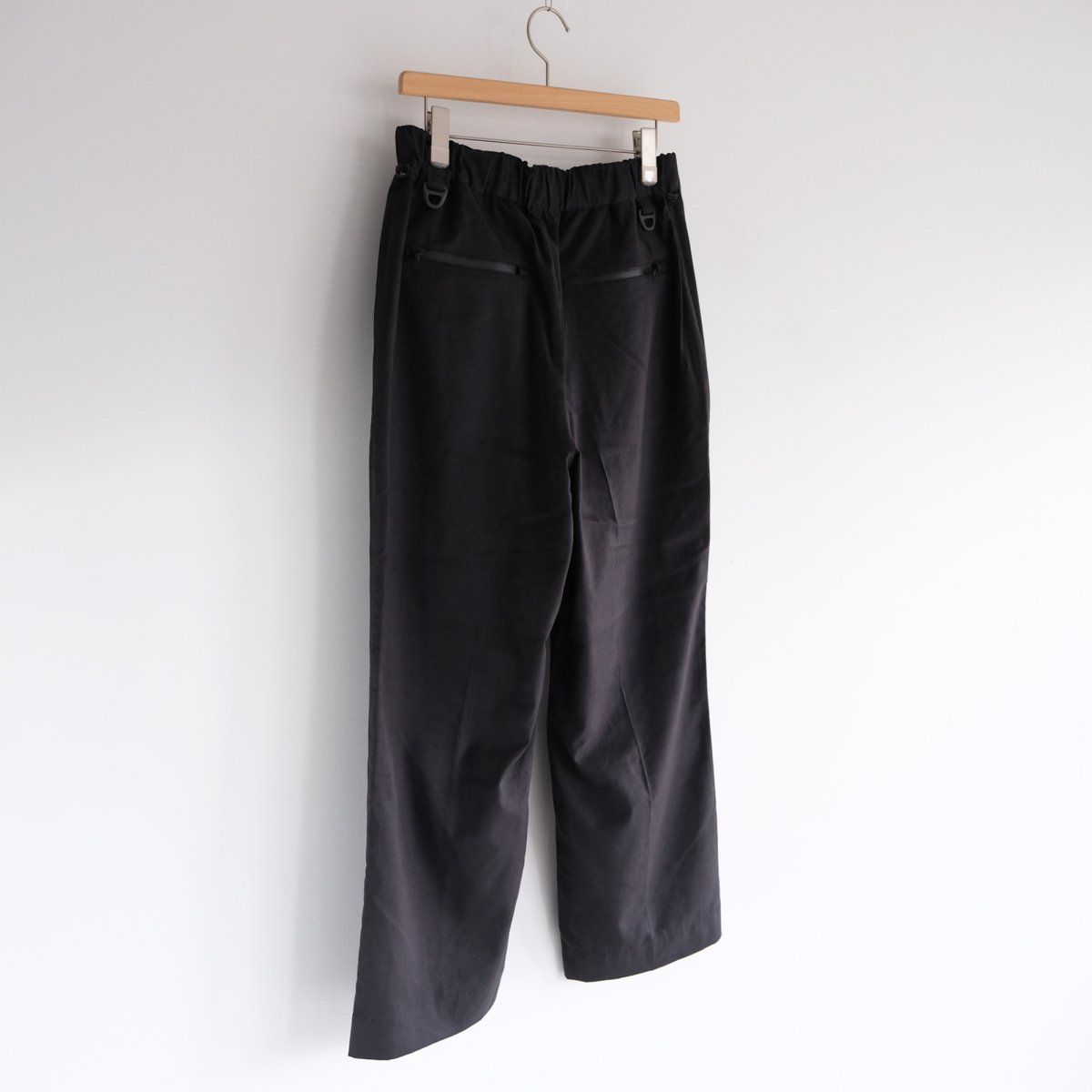 『SOLO SUEDE FLARE PANTS』-パンツ-（BLACK / ブラック）