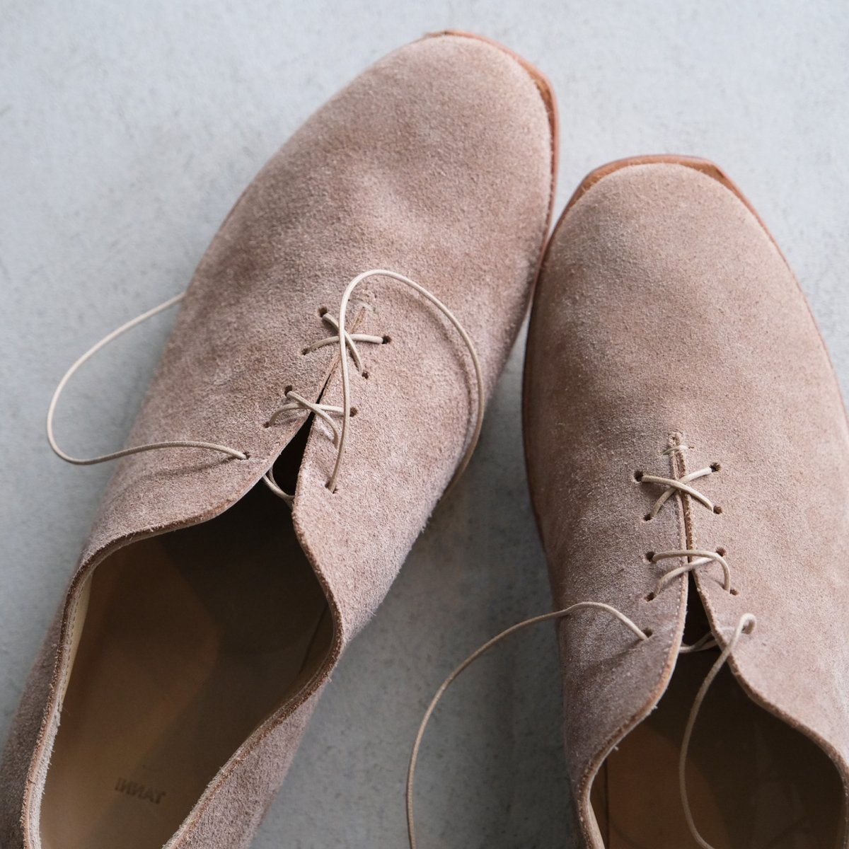 『SUEDE MOC SHOES MADE BY SAKAGUCHI TAICHI』- シューズ- （ BEIGE / ベージュ ）