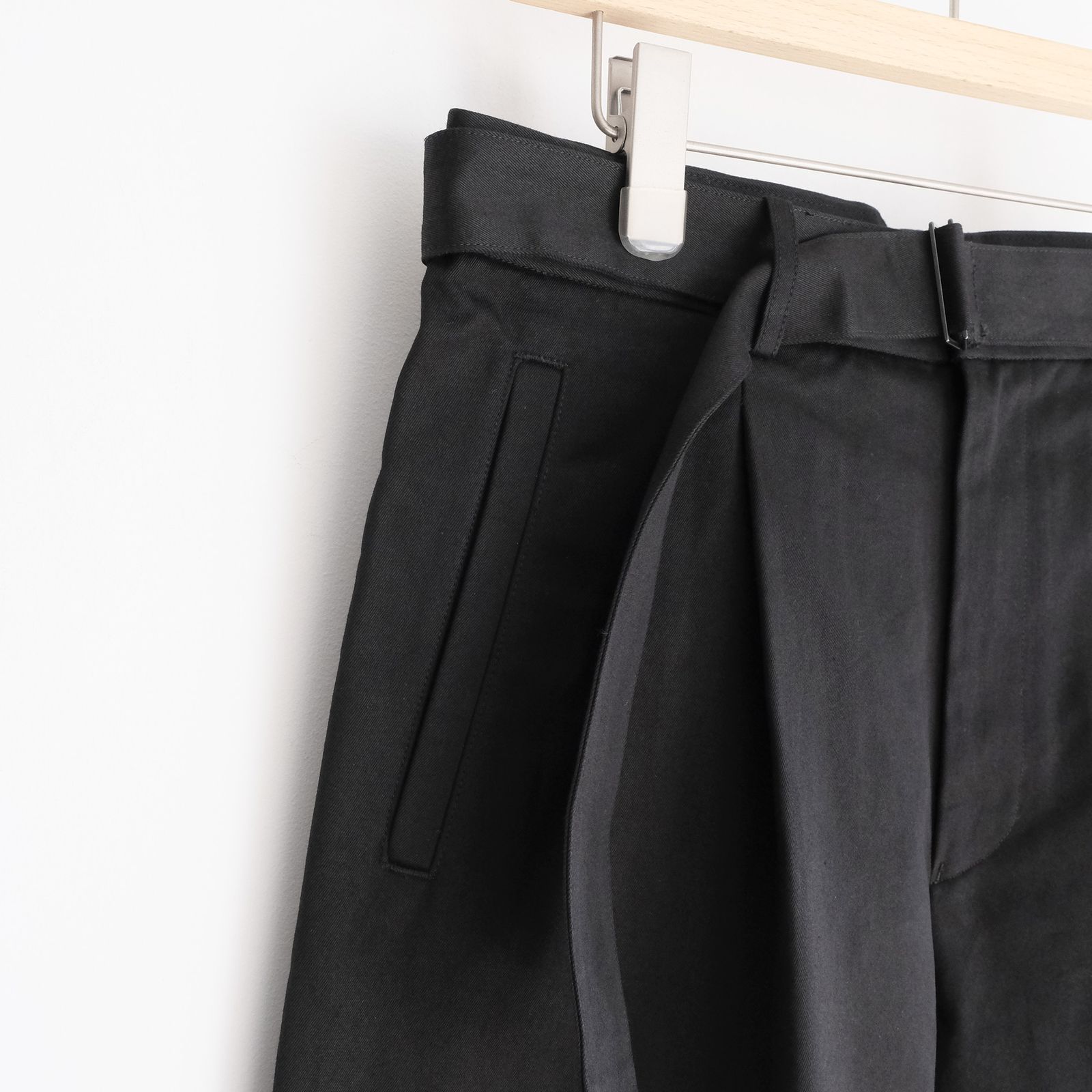 Dry Westpoint Barrel-Fit Belted Pants -パンツ-（Black / ブラック）GM263-40381