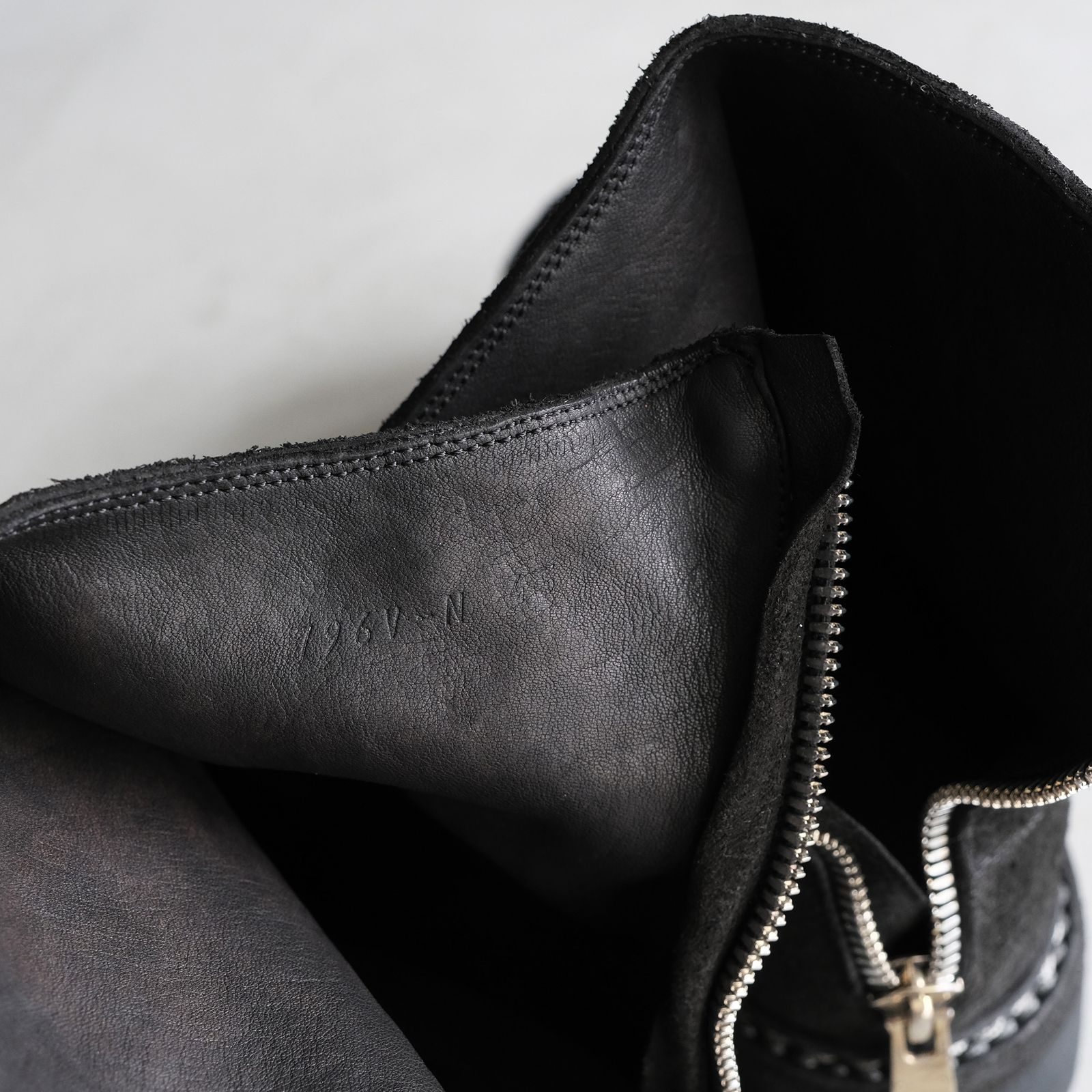 796V_N Horse Reverse Back Zip Boot -ブーツ-（Black / ブラック）