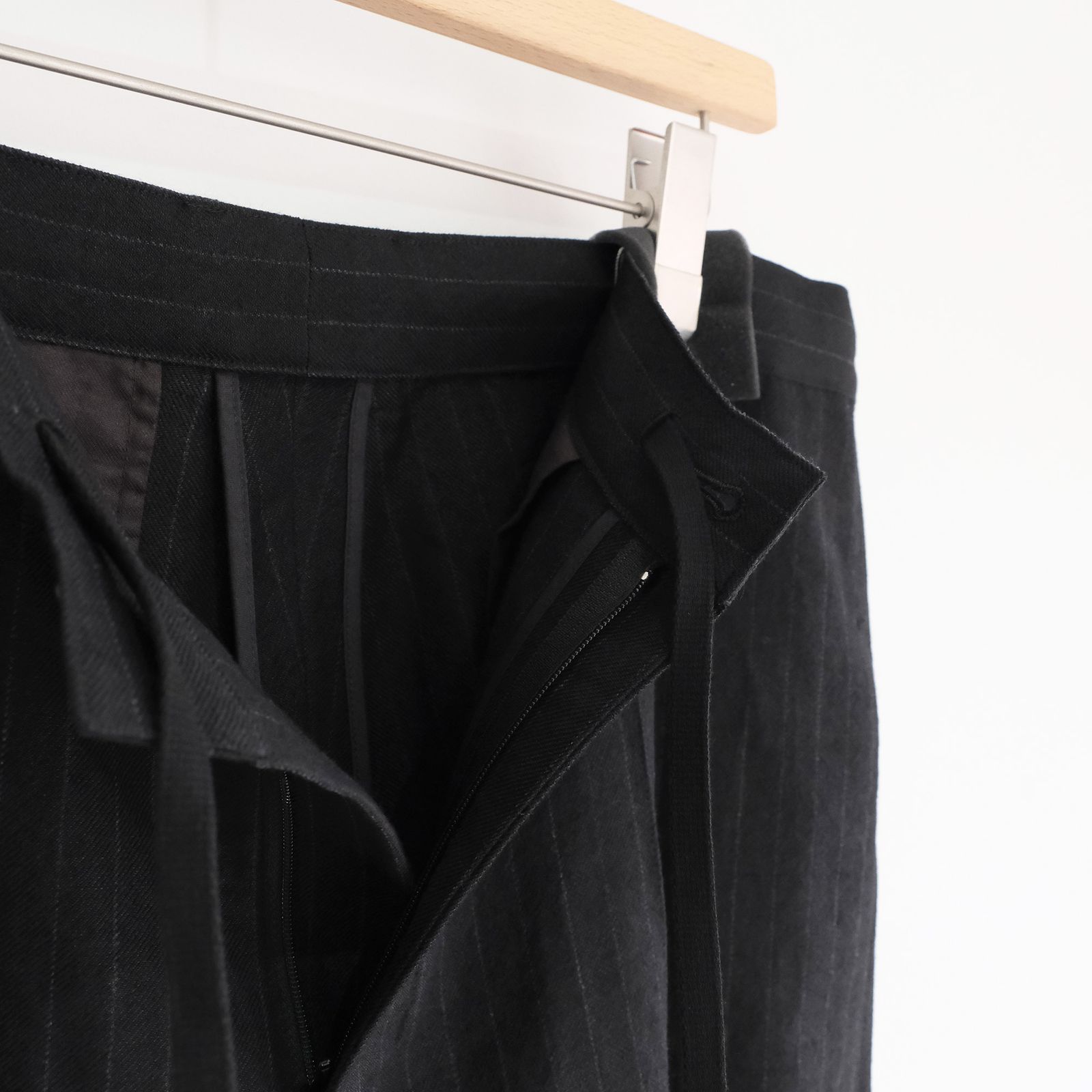 Pin-stripe Trousers -パンツ-（Black / ブラック）