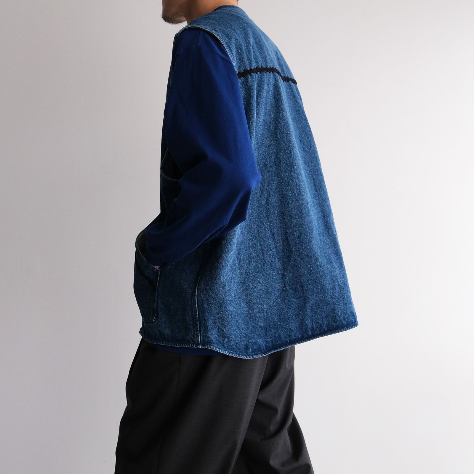 Trim Embroidery Denim Vest -ベスト-（Indigo×Black / インディゴ×ホワイト）
