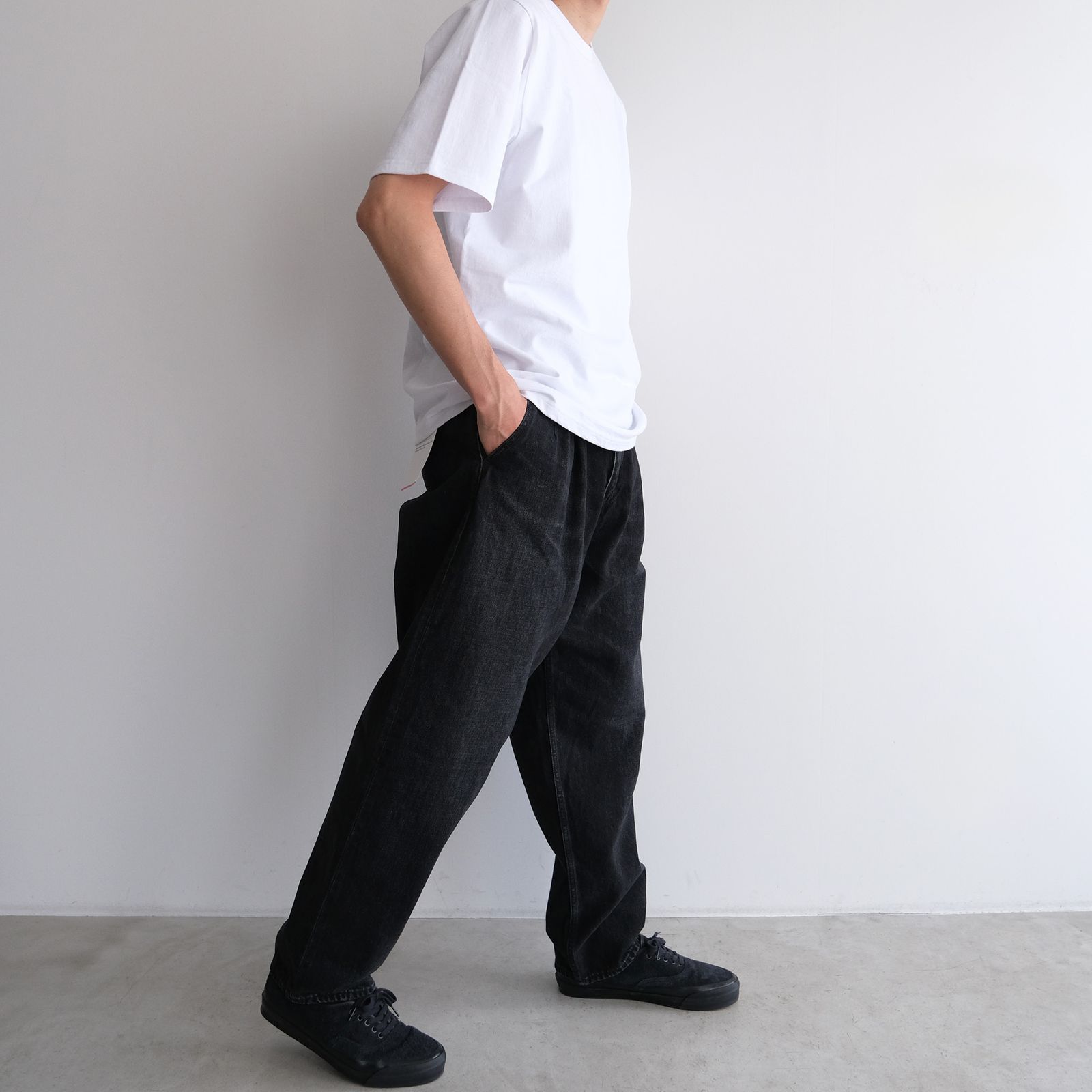 Selvage Denim Two Tuck Tapered Pants -パンツ-（Black Dark Fade / ブラックダークフェード）
